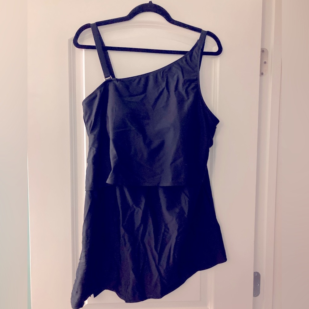 Latched Mama one shoulder asymmetrical swim tank 1X